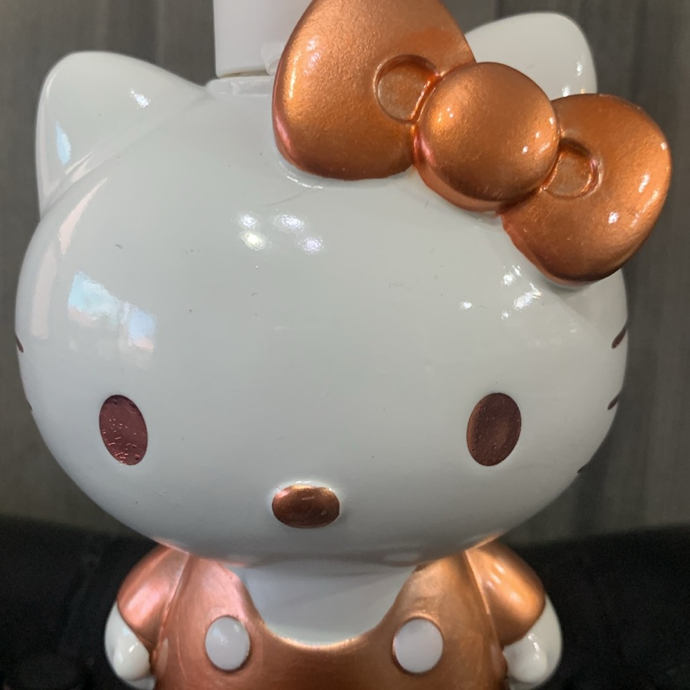 New Hello Kitty In Golden Copper Dress & Bow Lotion Soap Dispenser Pump - Picture 2 of 8